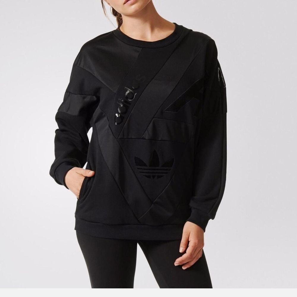 Adidas - Archive RARE Crewneck Black Sweatshirt - Size Large‎